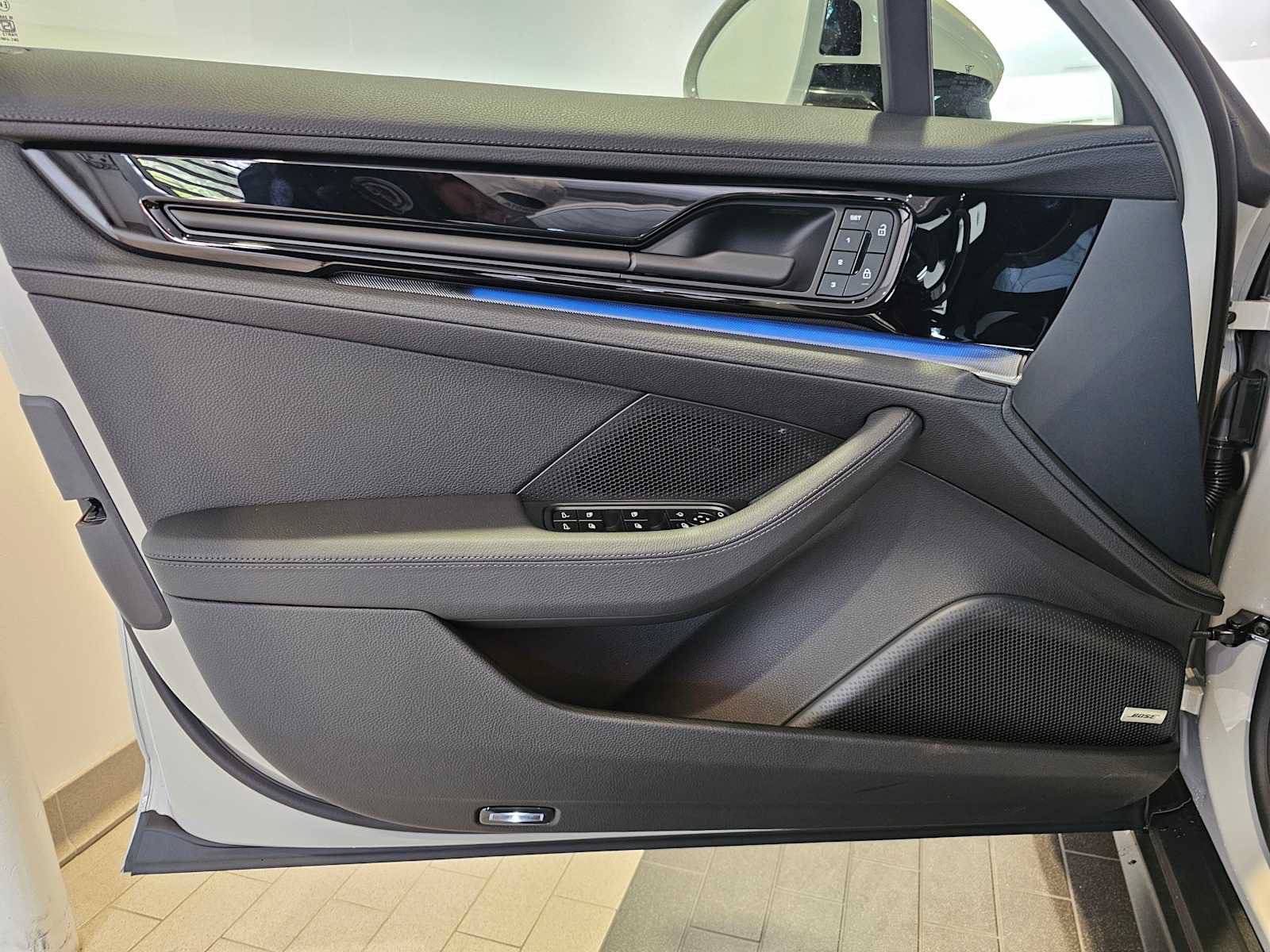 New 2025 Porsche Panamera 4 AWD/4WD image 22