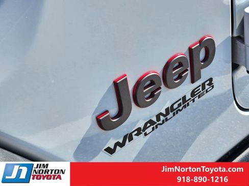 Used 2022 Jeep Wrangler Unlimited Rubicon w/ Cold Weather Group image 13