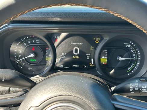 Used 2024 Jeep Wrangler Unlimited image 15