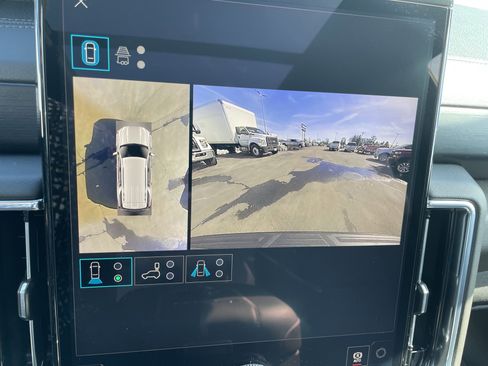 Used 2026 GMC Yukon Denali w/ Sun & Power Step Package image 17