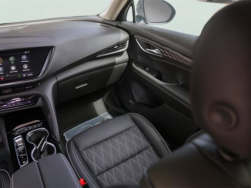 Used 2023 Buick Envision Avenir image 31