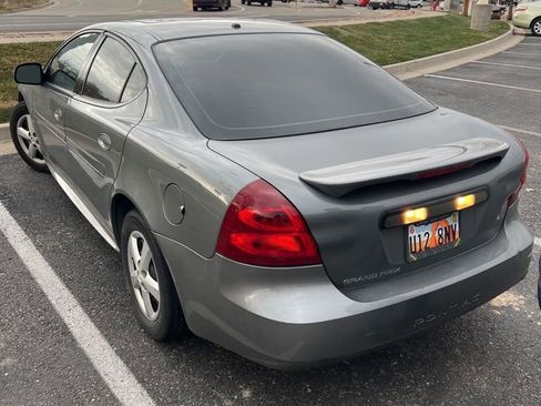 Used 2008 Pontiac Grand Prix w/ Premium Package image 2