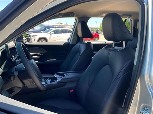 Used 2026 Toyota Grand Highlander XLE image 8