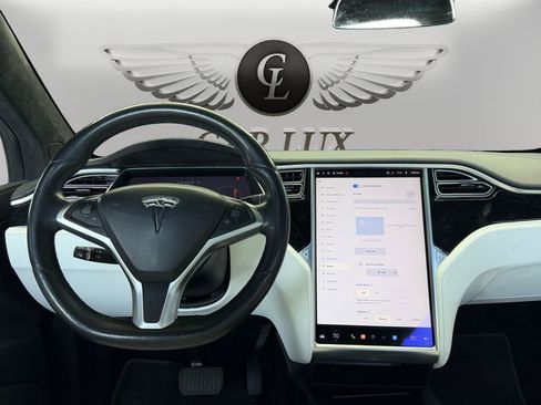 Used 2017 Tesla Model X 75D image 10
