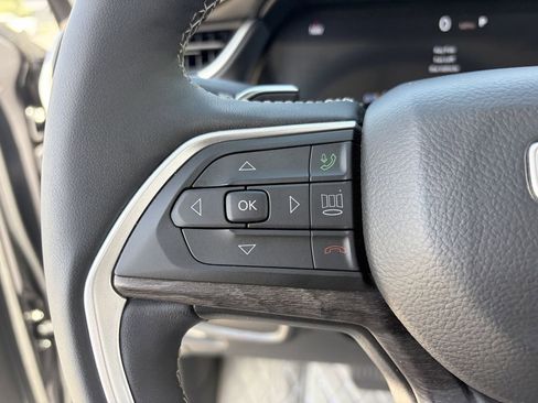 Used 2023 Jeep Grand Cherokee Limited AWD/4WD image 21