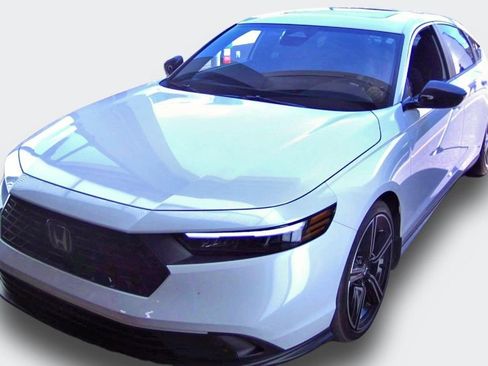Used 2025 Honda Accord Sport image 2