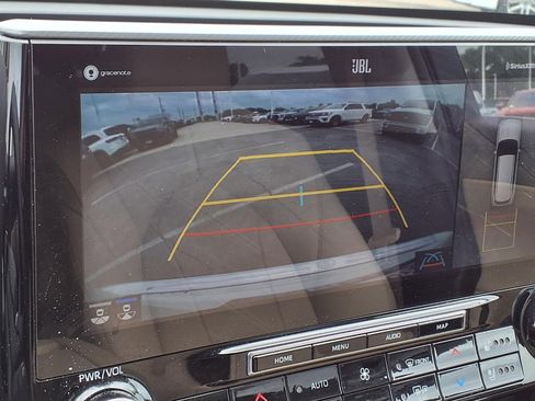 Used 2021 Toyota Highlander Platinum FWD image 11