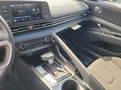 New 2025 Hyundai Elantra Blue image 31