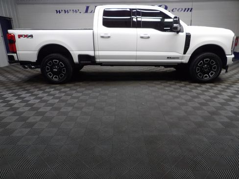 Used 2026 Ford F250 Platinum AWD/4WD image 2