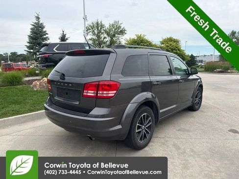 Used 2018 Dodge Journey SE w/ Blacktop Package FWD image 3