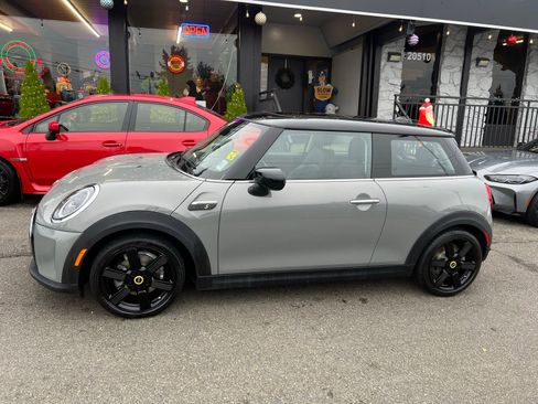Used 2022 MINI Cooper SE image 2