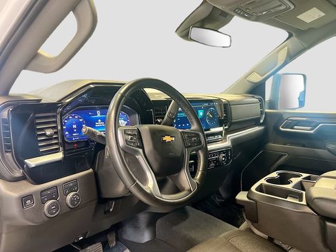 Used 2025 Chevrolet Silverado 2500 LT w/ Convenience Package AWD/4WD image 9