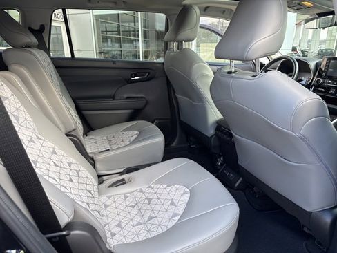 Used 2022 Toyota Highlander Bronze Edition image 30