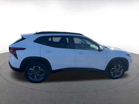 Used 2025 Chevrolet Trax LT w/ LT Convenience Package image 15