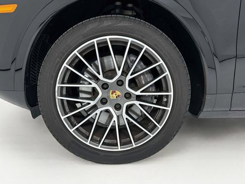 Certified 2023 Porsche Cayenne Coupe AWD/4WD image 11