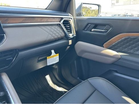 New 2026 GMC Canyon Denali image 27