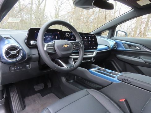 New 2026 Chevrolet Equinox EV LT image 19