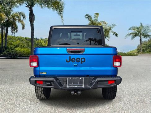 Used 2022 Jeep Gladiator Sport image 5