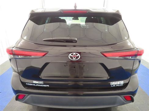 Used 2021 Toyota Highlander LE AWD/4WD image 7