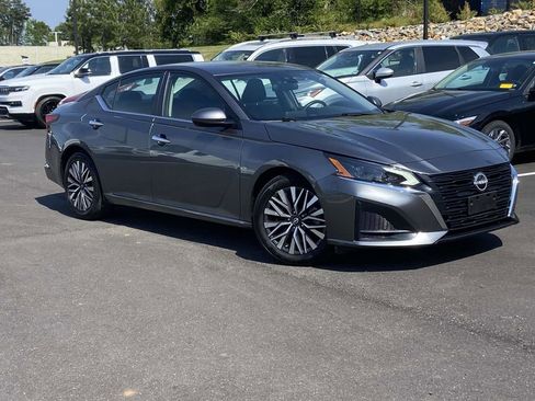 Used 2023 Nissan Altima 2.5 SV image 1
