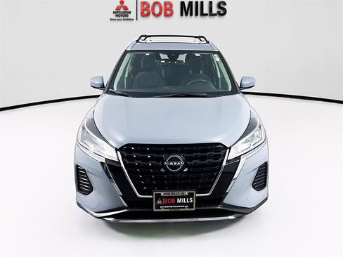 Used 2023 Nissan Kicks SV image 2