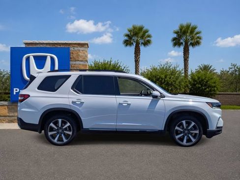 Certified 2025 Honda Pilot Touring image 6