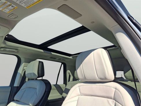 New 2025 Lincoln Navigator L Reserve image 14