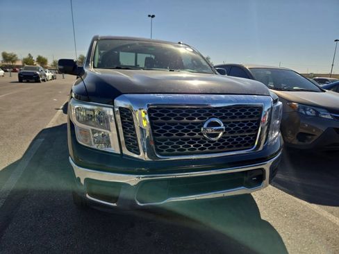 Used 2018 Nissan Titan SV w/ SV Convenience Package image 6