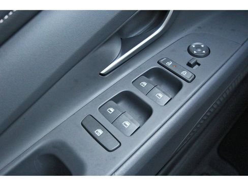 Certified 2025 Hyundai Elantra SEL image 21