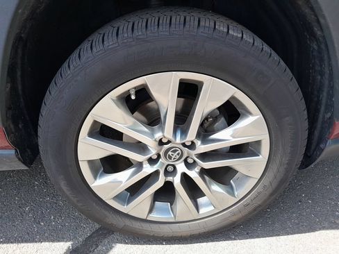 Used 2019 Toyota RAV4 XLE Premium w/ Cold Weather Package AWD/4WD image 43