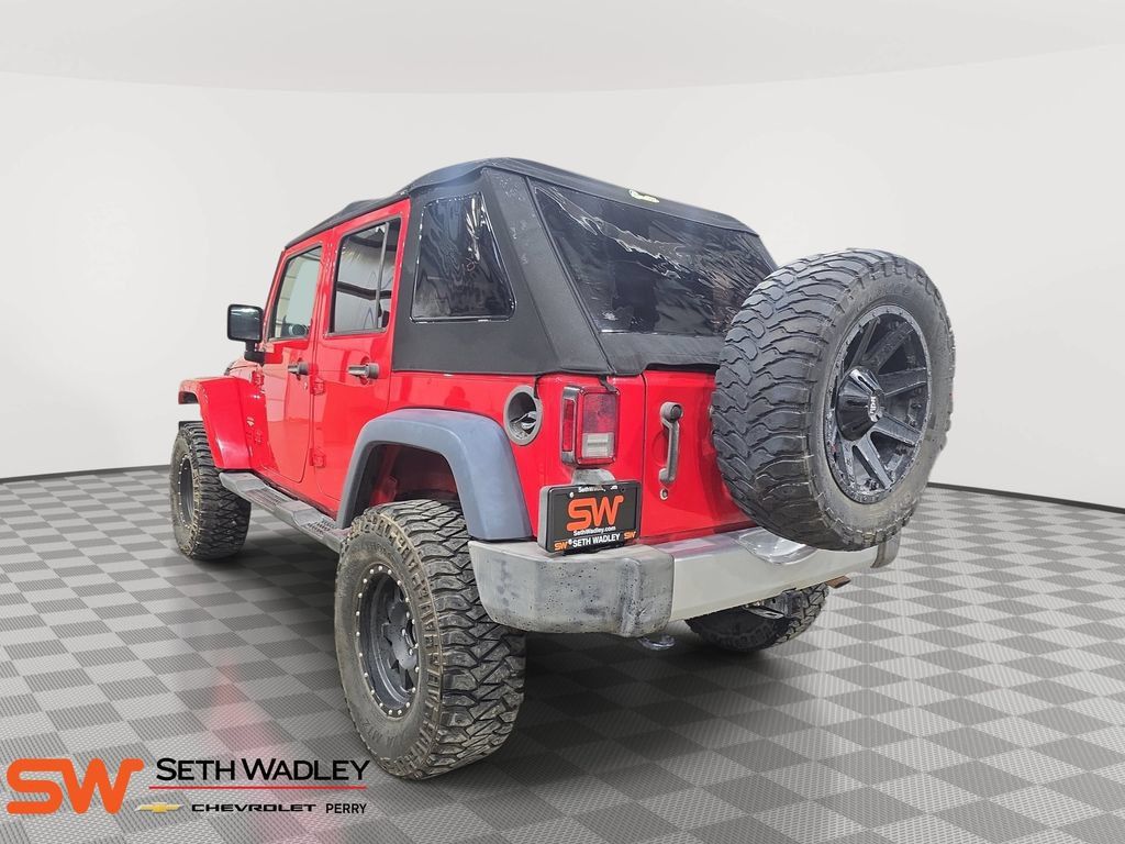 Used 2015 Jeep Wrangler Unlimited Sahara w/ Connectivity Group AWD/4WD image 5