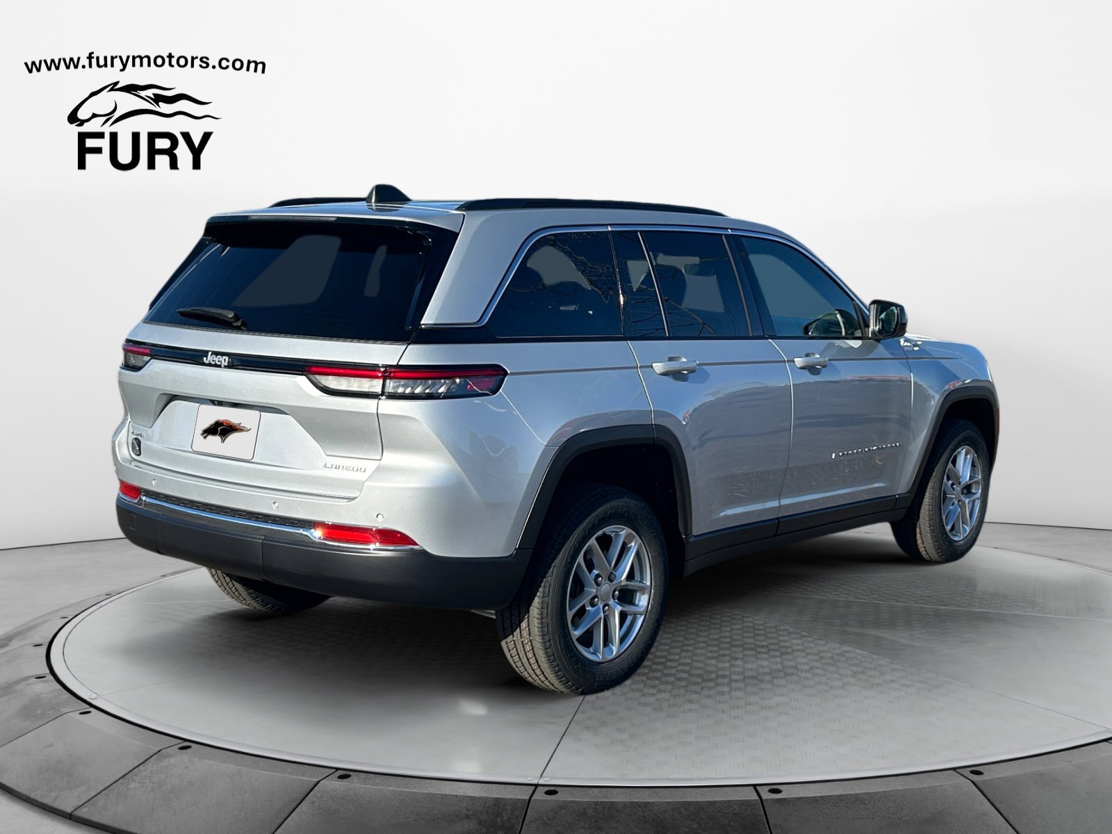 Used 2025 Jeep Grand Cherokee Laredo X w/ Luxury Tech Group I AWD/4WD image 4