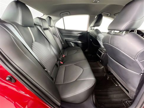 Used 2024 Toyota Camry SE image 29