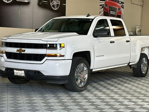 Used 2018 Chevrolet Silverado 1500 Custom w/ Custom Value Package AWD/4WD image 8