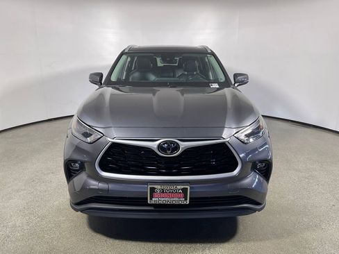 Used 2024 Toyota Highlander XLE AWD/4WD image 8