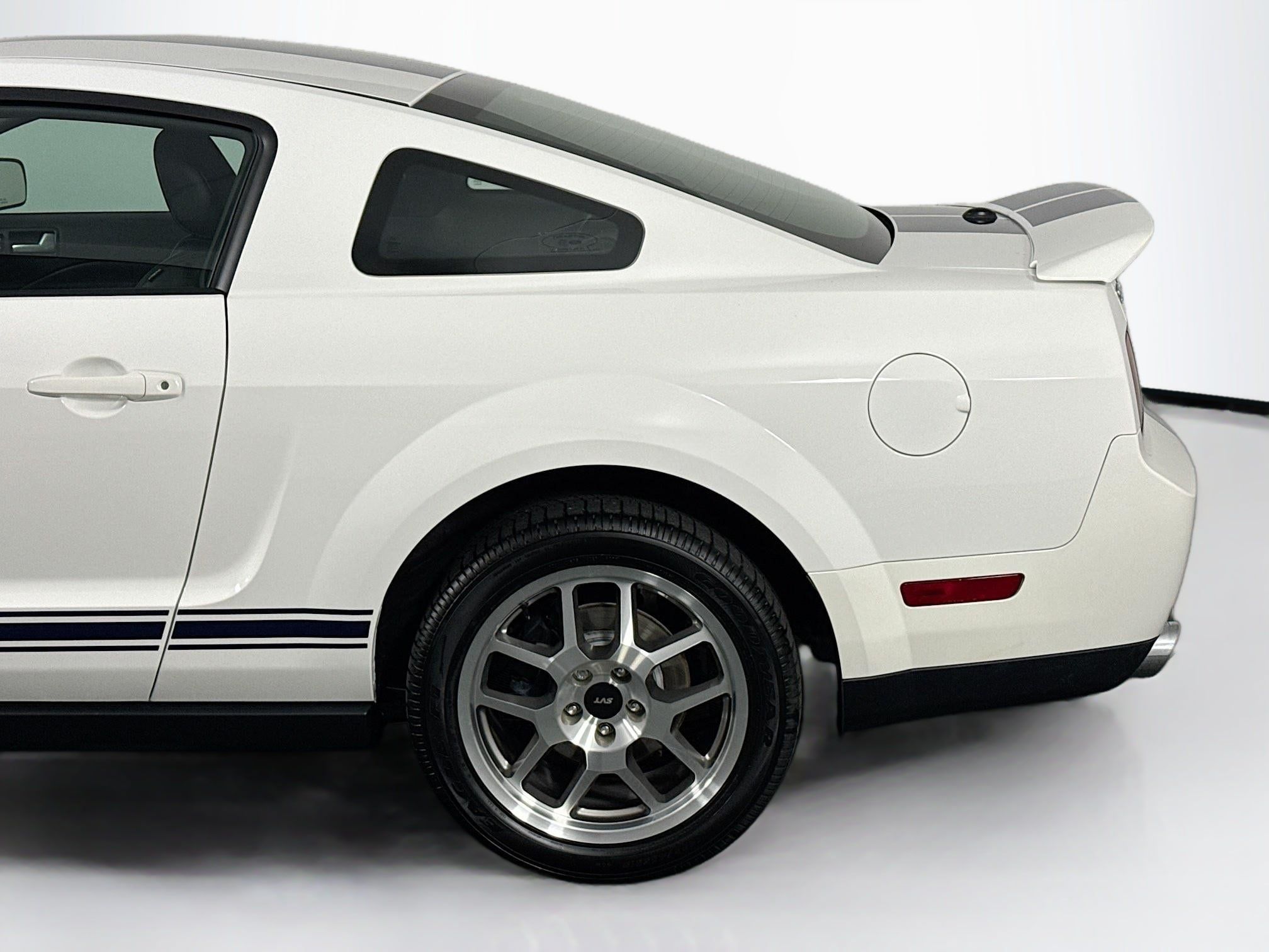 Used 2007 Ford Mustang Shelby GT500 RWD image 38