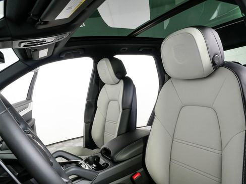New 2026 Porsche Cayenne AWD/4WD image 5