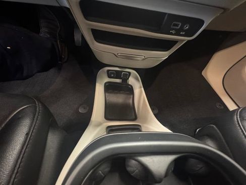 Used 2020 Chrysler Pacifica Touring-L FWD image 19
