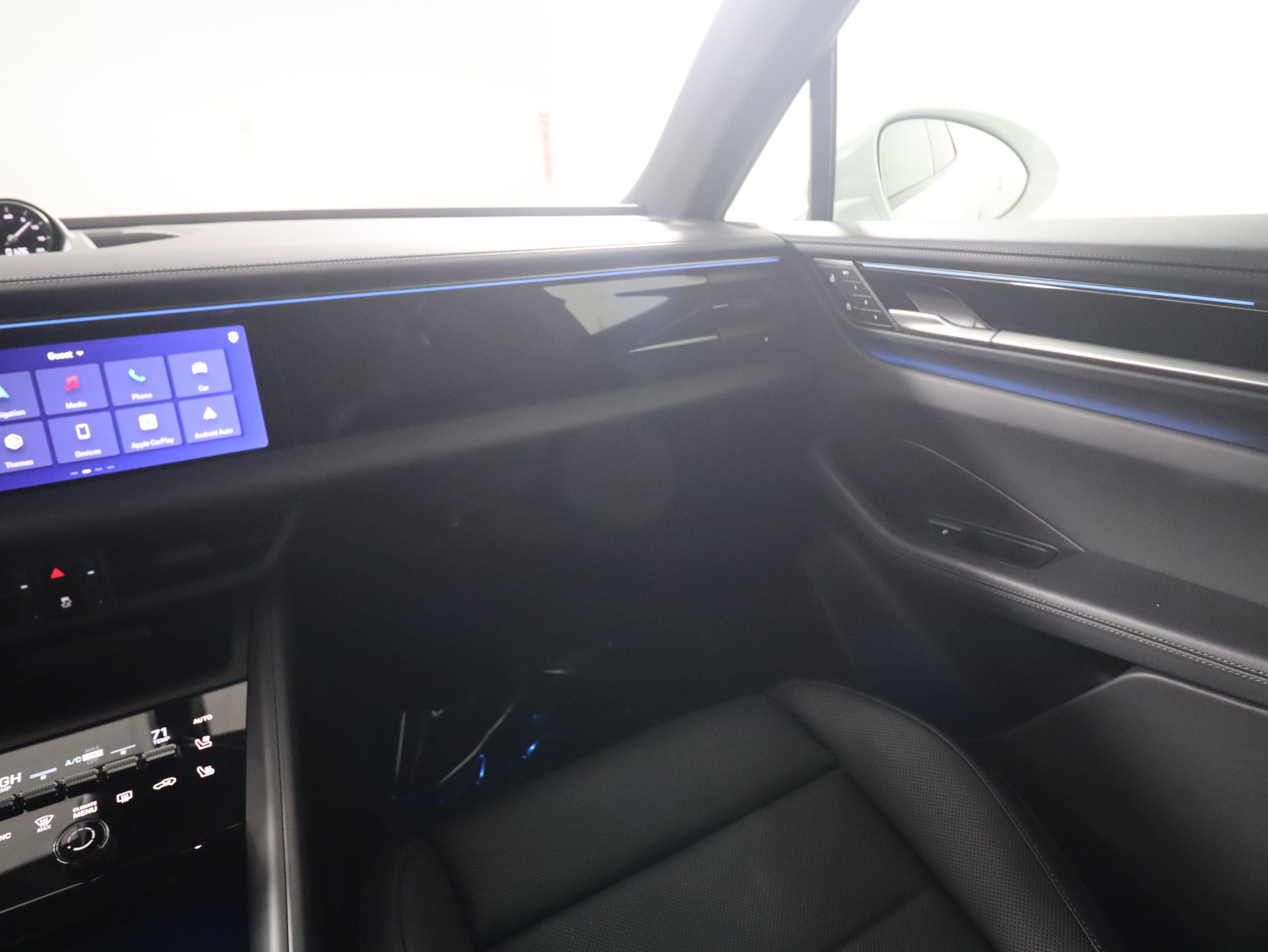 Used 2025 Porsche Macan 4 Electric AWD/4WD image 14
