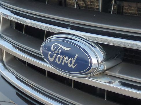 Used 2017 Ford Expedition Limited image 12