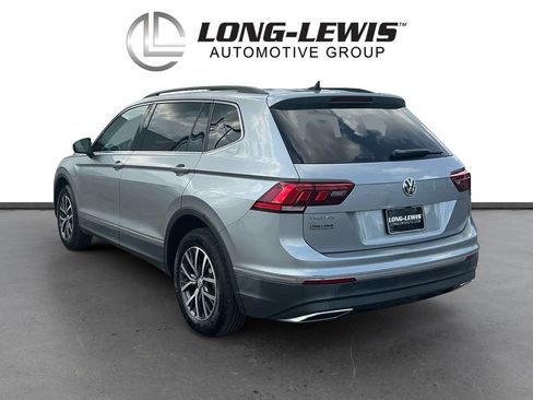 Used 2020 Volkswagen Tiguan SE w/ Panoramic Sunroof Package FWD image 4
