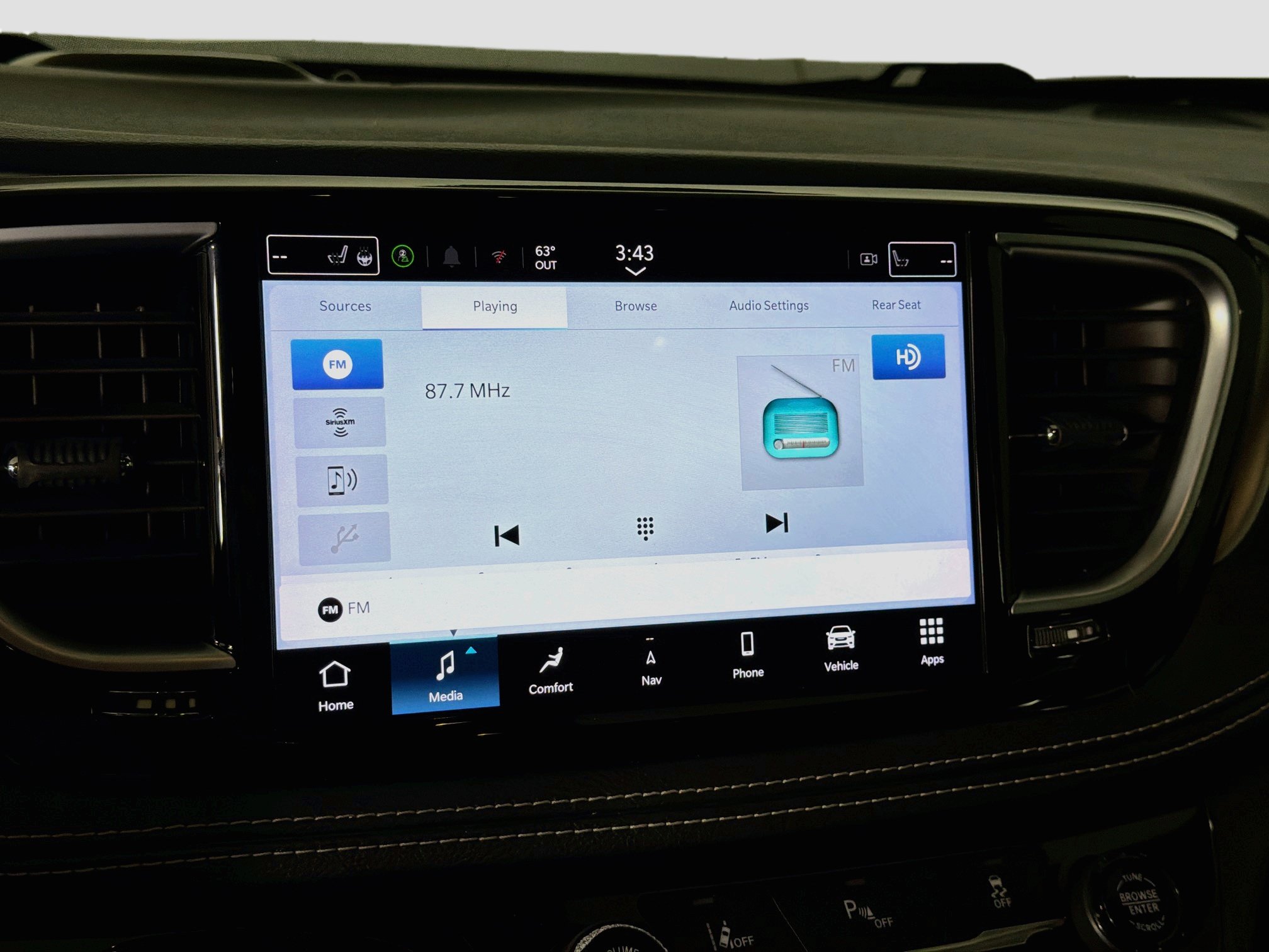 Used 2021 Chrysler Pacifica Limited w/ Uconnect Theater Family Group FWD image 21