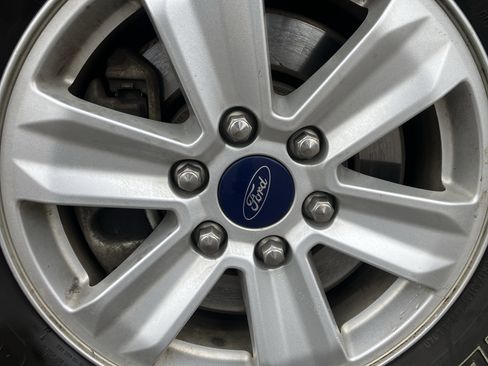 Used 2016 Ford F150 XLT w/ Trailer Tow Package image 9