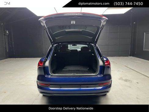 Used 2022 Audi e-tron Premium Plus w/ Premium Plus Package image 40