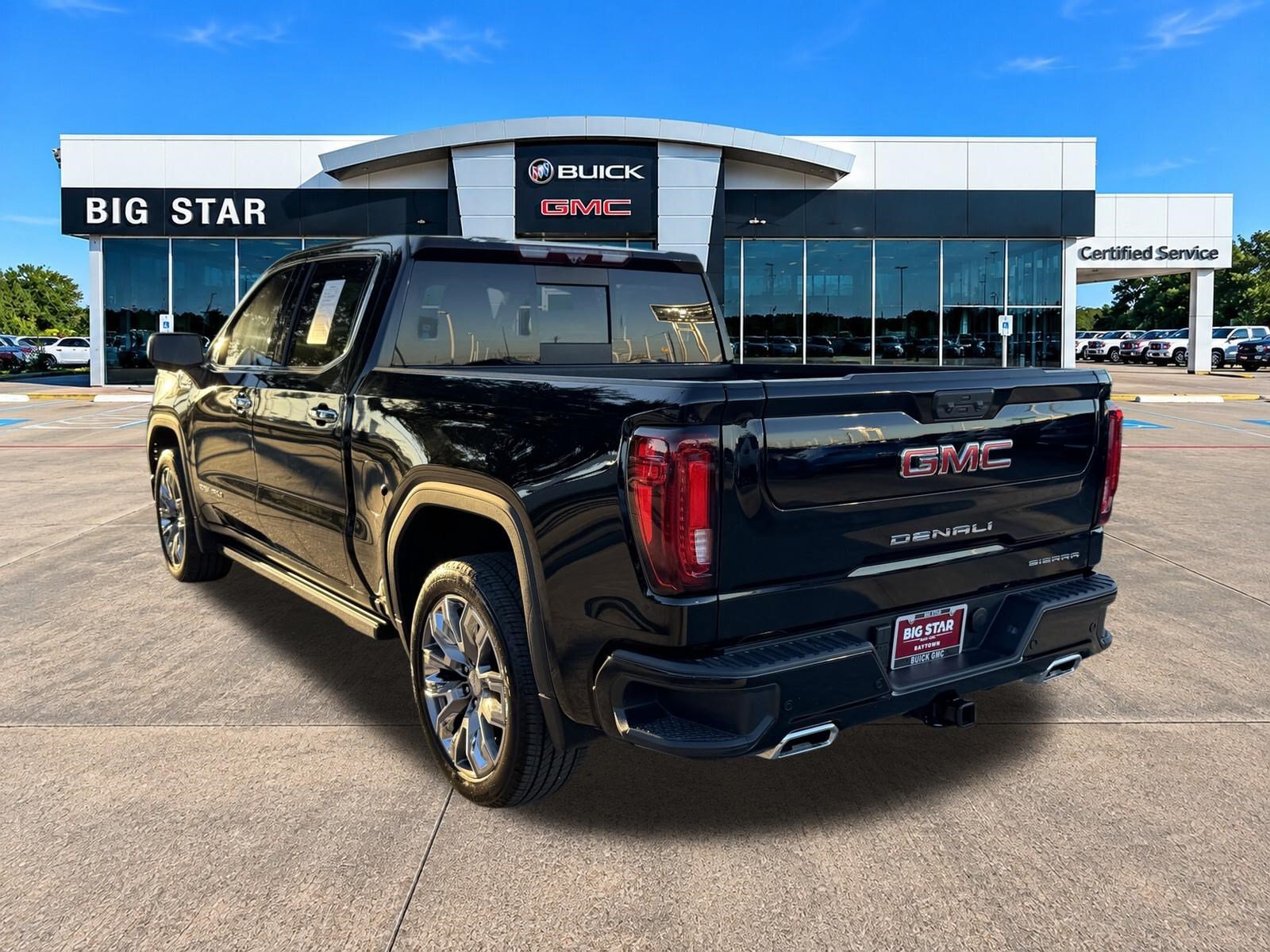 Used 2025 GMC Sierra 1500 Denali w/ Denali Reserve Package AWD/4WD image 5