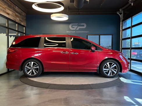 Used 2022 Honda Odyssey Touring image 2