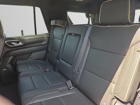 Used 2024 GMC Yukon SLT AWD/4WD image 13