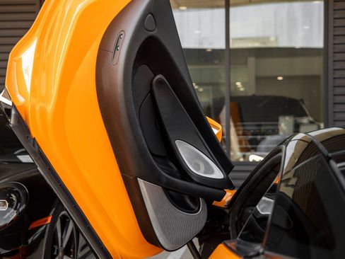Used 2022 McLaren GT RWD image 22