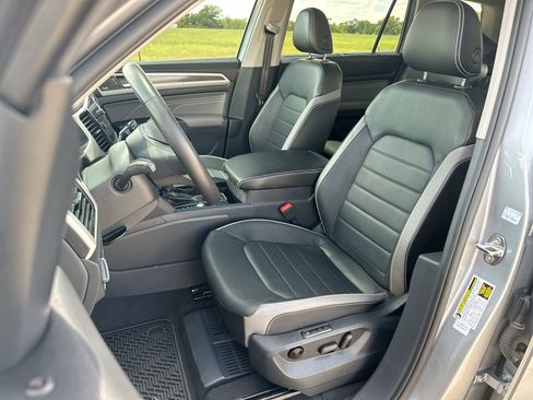 Used 2022 Volkswagen Atlas SEL Premium image 11