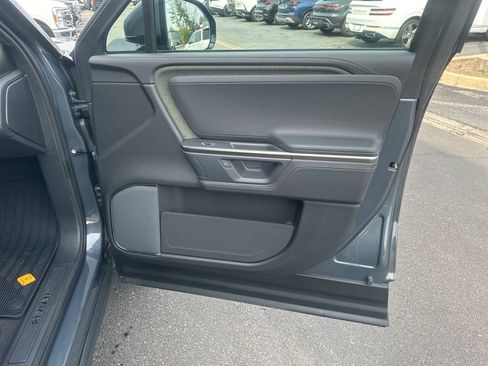 Used 2025 Rivian R1S Adventure image 10